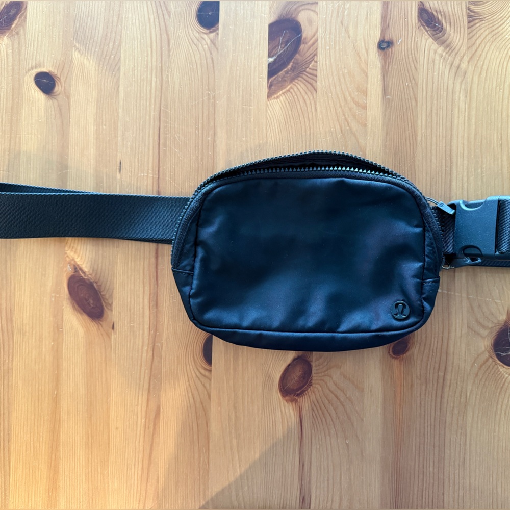 Lululemon small black belt bag